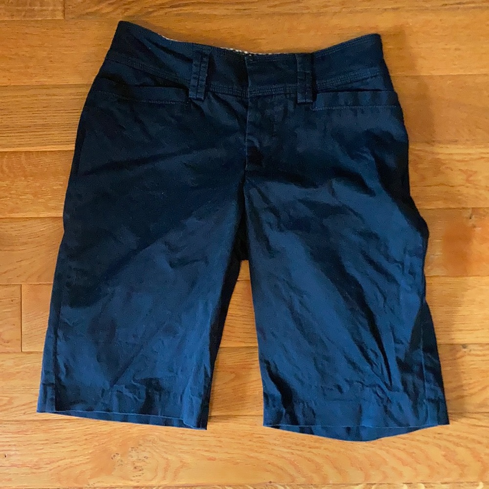 Lee Natural Fit Black Bermuda Shorts Size 4